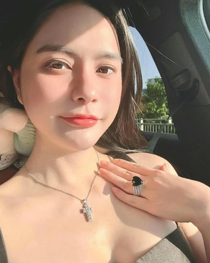 Bé gái là con của Đoàn Di Băng gây sốt