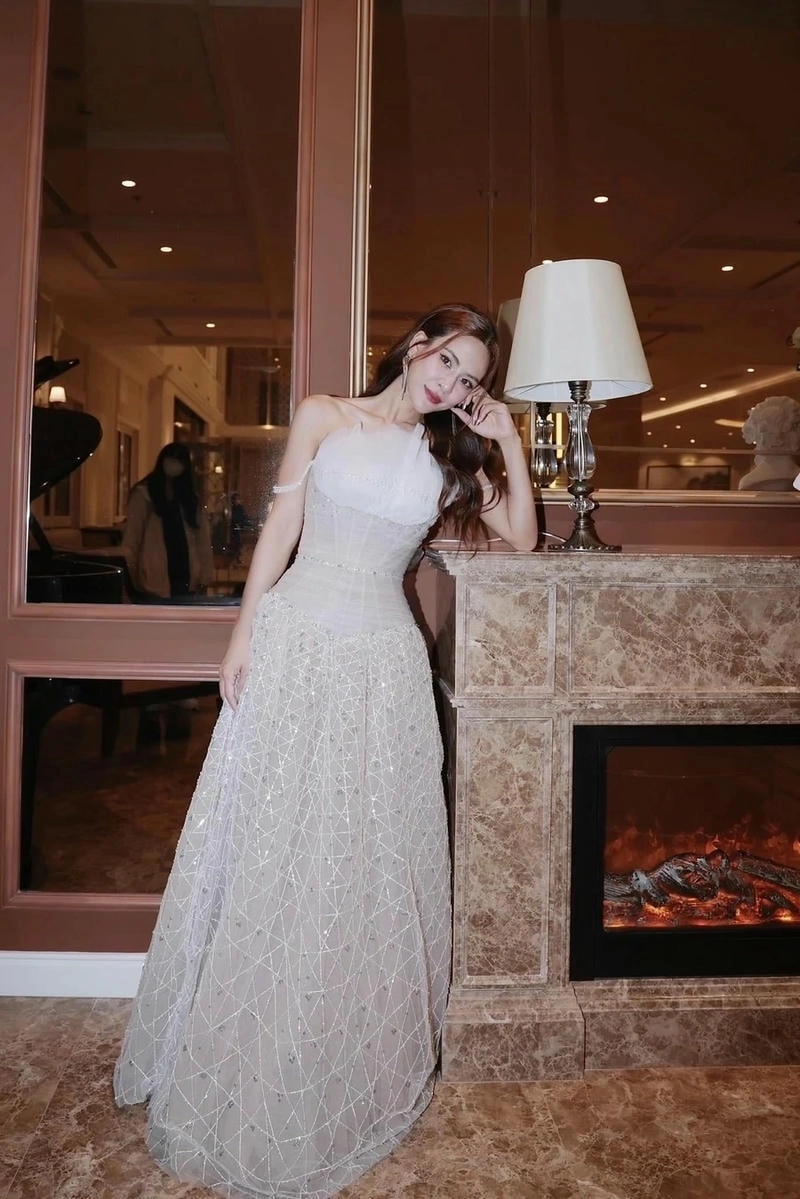 Thưởng thức Hà Nhi karaoke cực chất