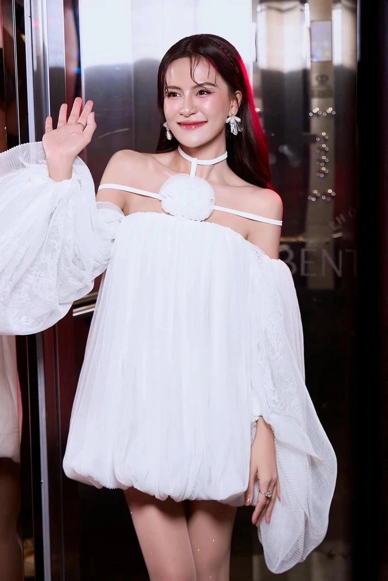 Khám phá bản Hà Nhi remix sôi động