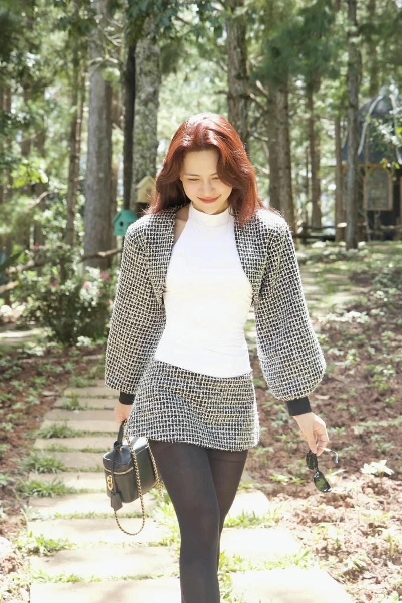 Lời bài hát Hà Nhi tay trái chỉ trăng mơ màng