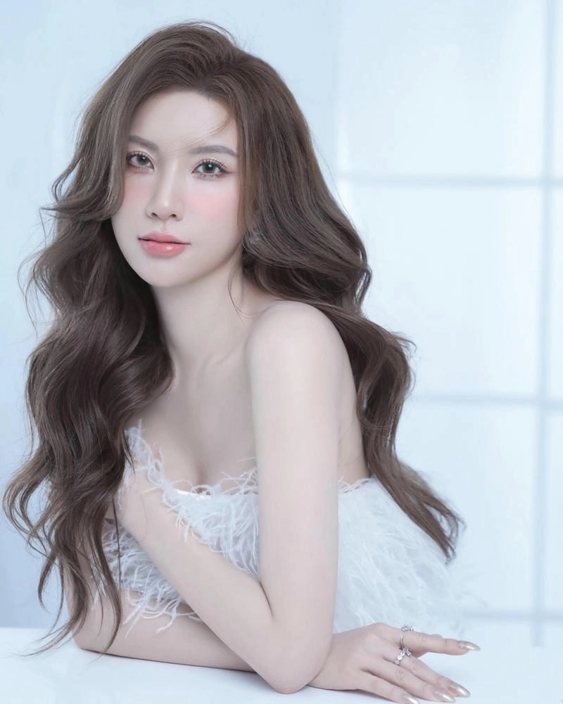 Hạnh Sino Em Mây gây sốt với tạo hình cá tính