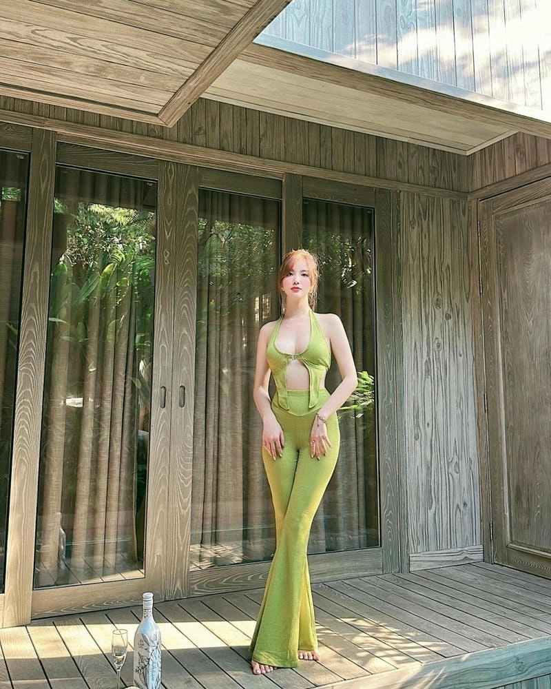 Hạnh Sino bài hát liên tục lọt top trending