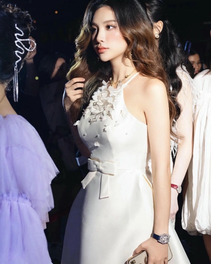 Hạnh Sino nhạc chạm đến trái tim người nghe