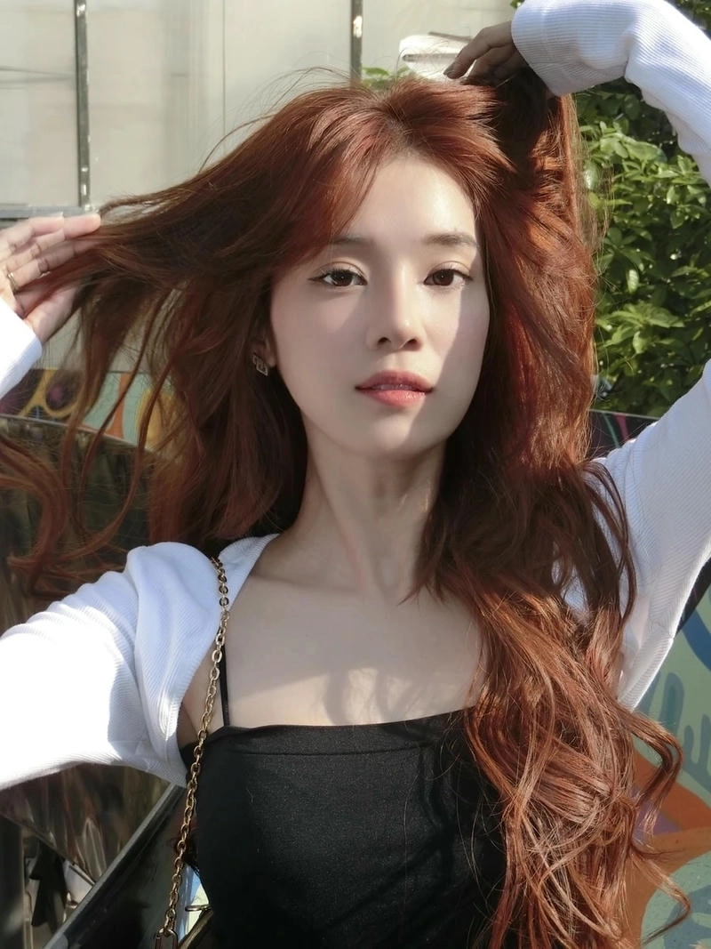 Hoàng Yến Chibi hóa thân thành chị đẹp