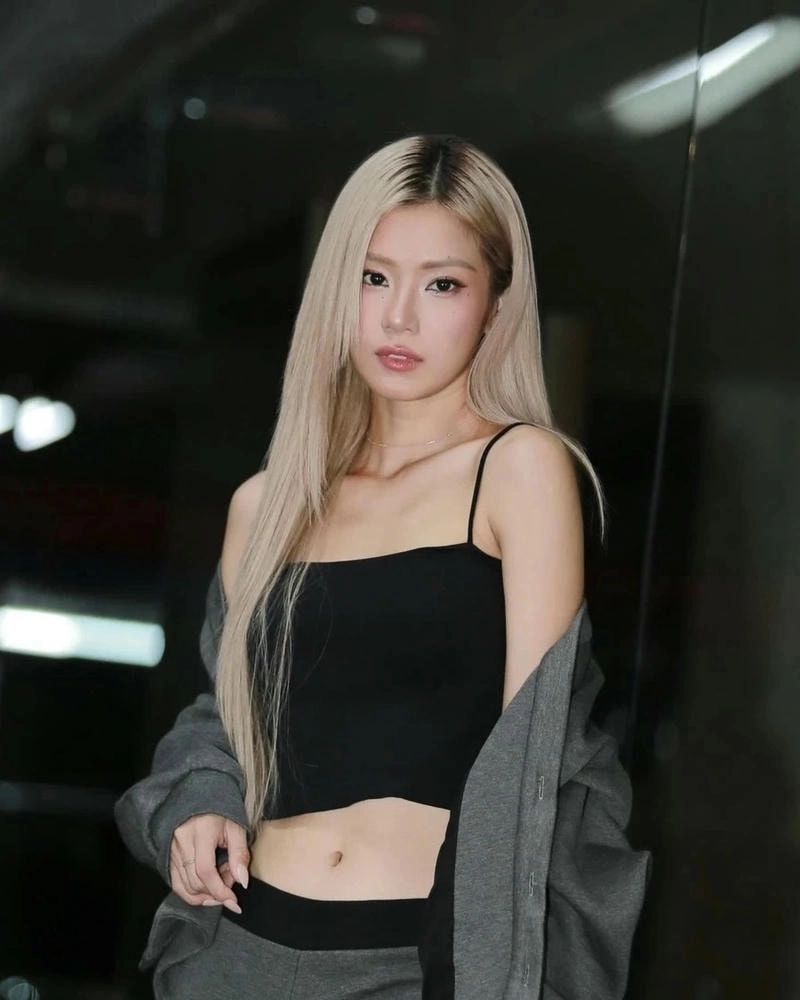 Hoàng Yến Chibi thể hiện Cánh hồng phai da diết