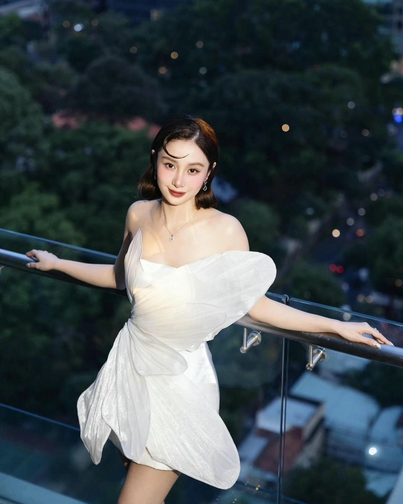 Tỏa sáng quyến rũ trong Jun Vũ phim