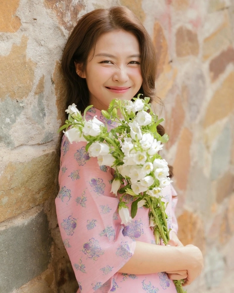 Khả Ngân đến từ đâu được hé lộ qua hình