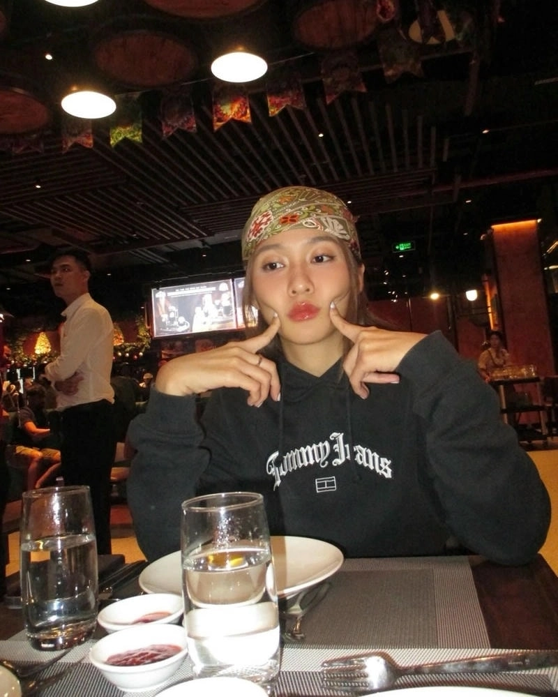 Ảnh hậu trường Khả Ngân trong Sao nhập ngũ