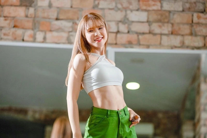 Lặng lẽ lắng nghe Người lạ thoáng qua Khởi My