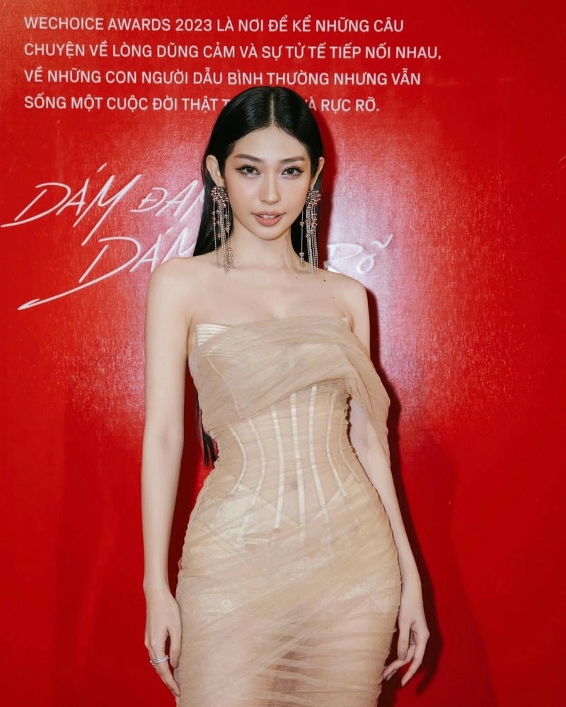 Khổng Tú Quỳnh bao nhiêu tuổi khiến fan bất ngờ