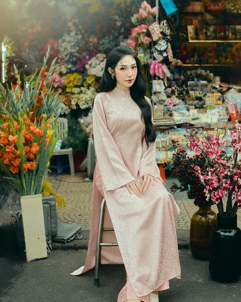 Tiểu sử Khổng Tú Quỳnh được fan săn lùng