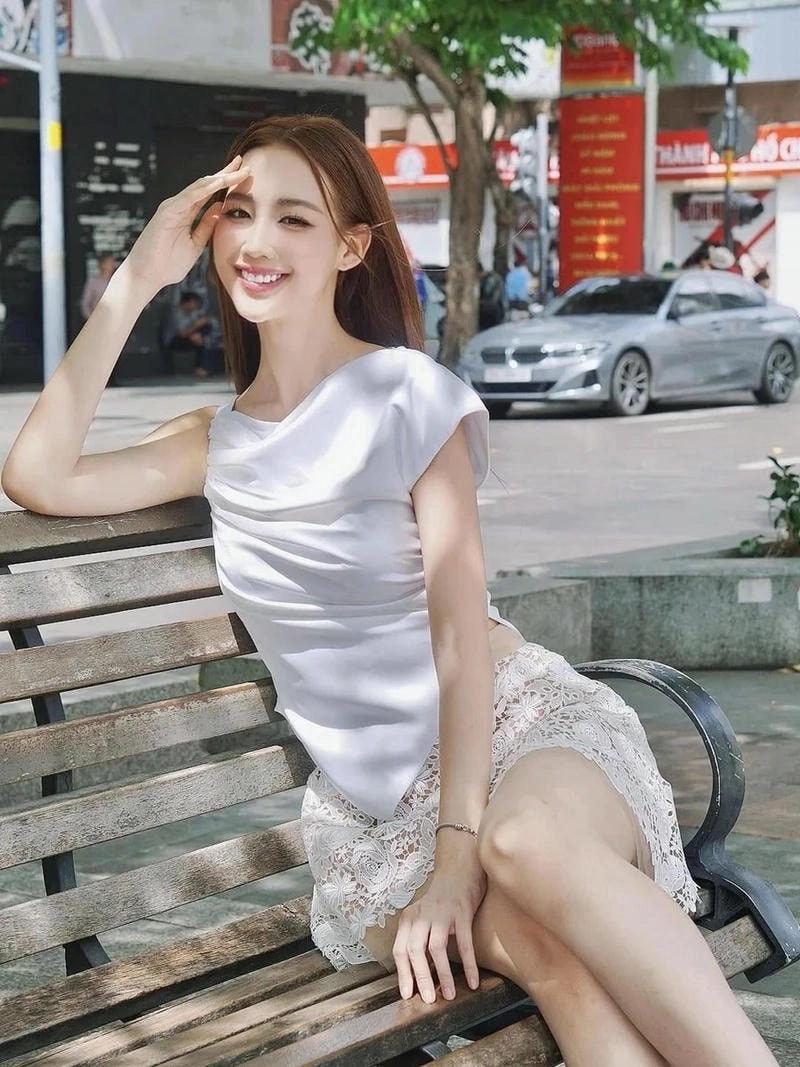 Lê Nguyễn Bảo Ngọc đại diện Việt Nam tỏa sáng