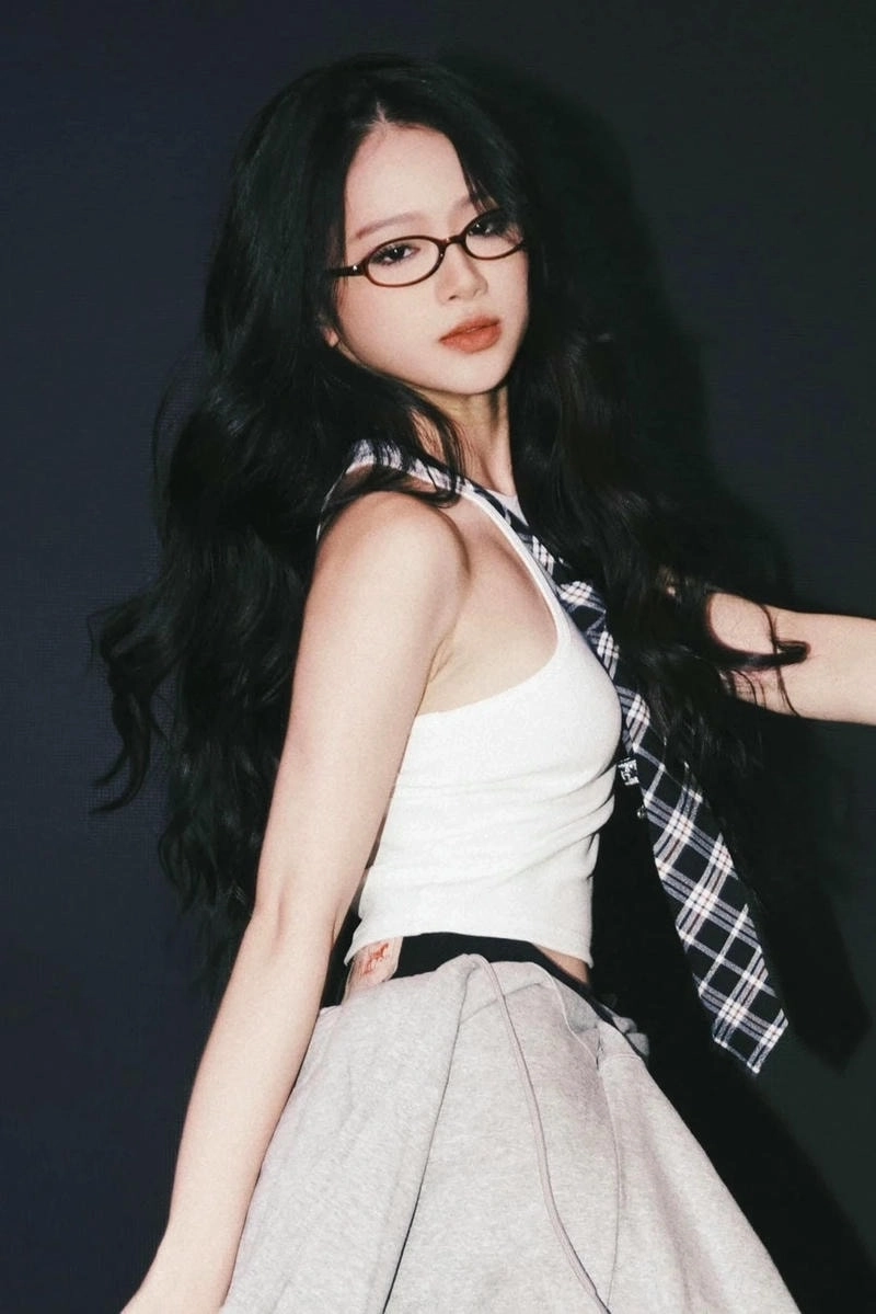 Linh Ka nổi bật trên nền tảng mạng