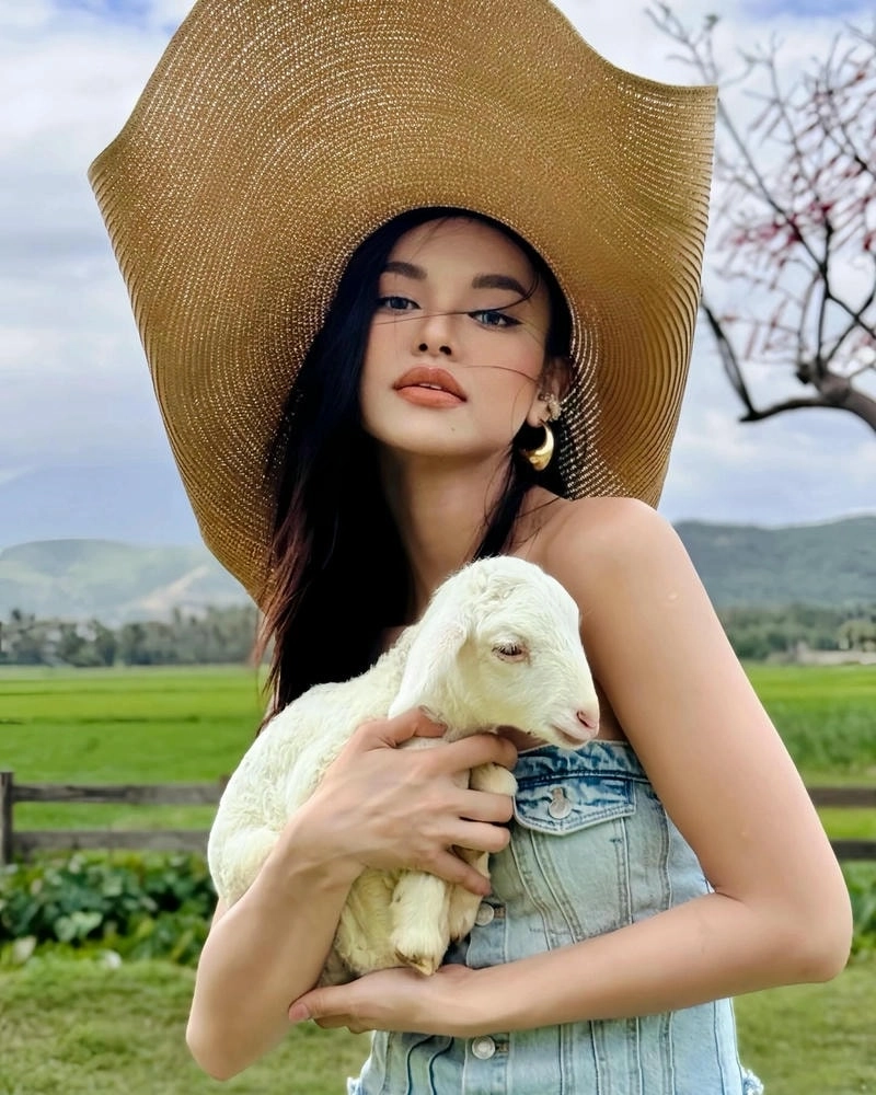 Dân mạng tò mò Mai Ngô có phải chuyển giới không