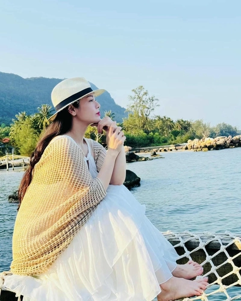 Fan thích thú hát karaoke Nhật Kim Anh cùng bạn bè