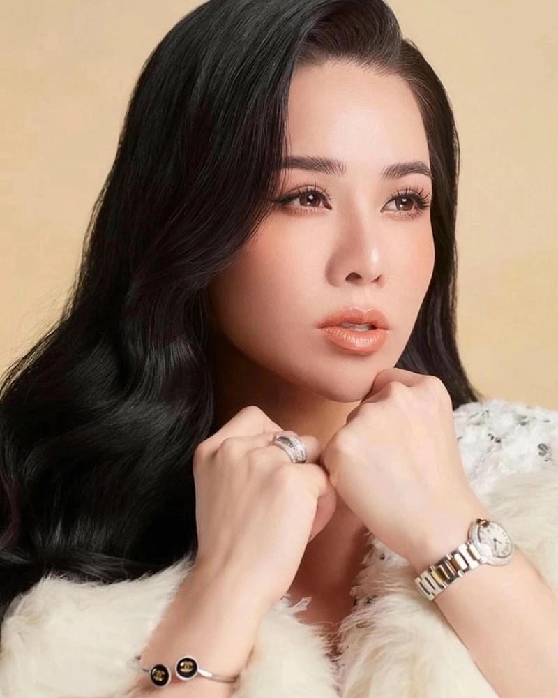 Cận cảnh từng khoảnh khắc Nhật Kim Anh album mới