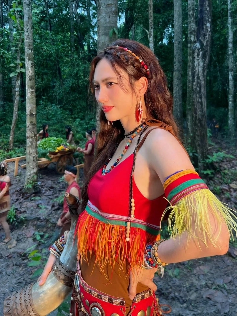 Phương Anh Đào nổi bật trong phim Mai