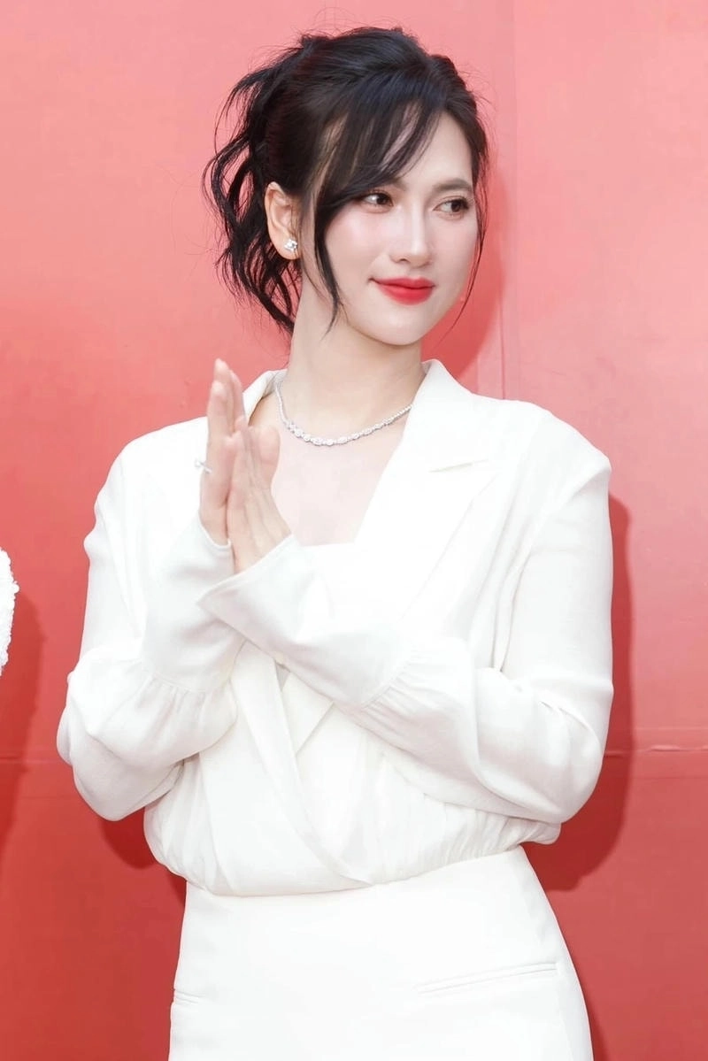 Chiều cao thật của Phương Anh Đào