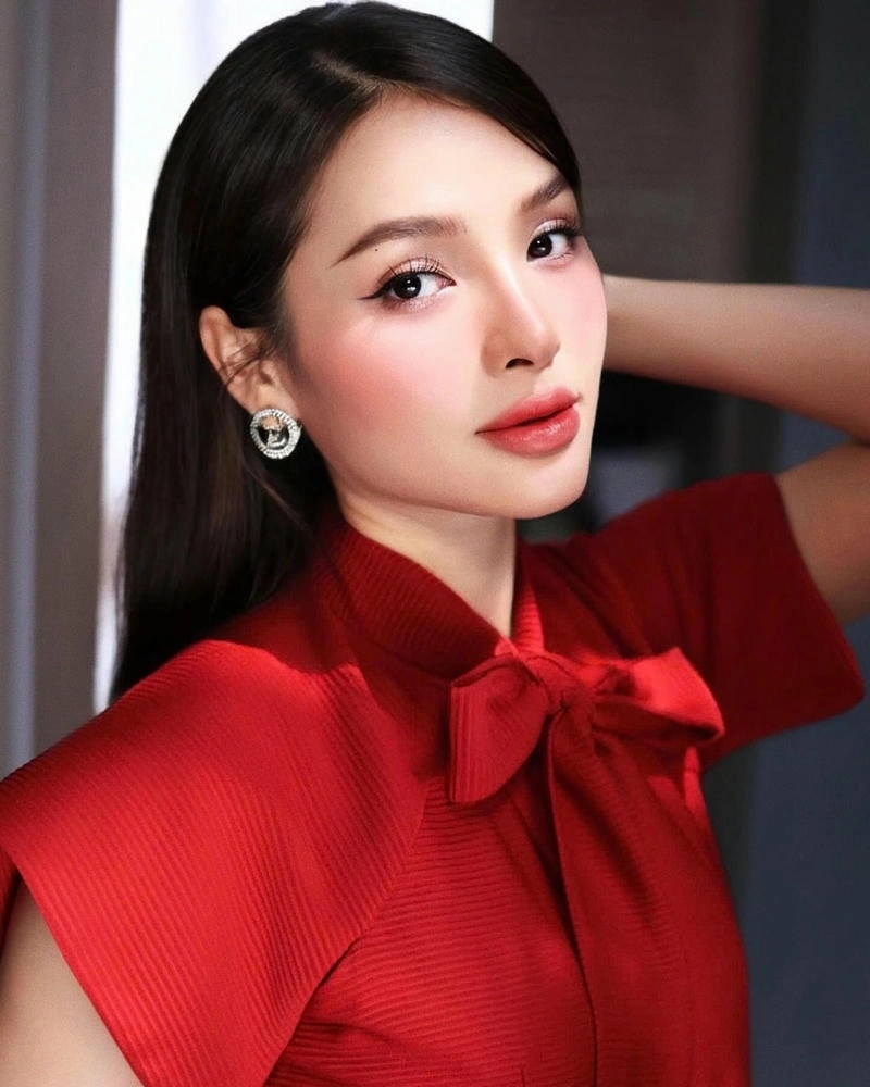 Phương Trinh Jolie Official thu hút hàng ngàn lượt theo dõi