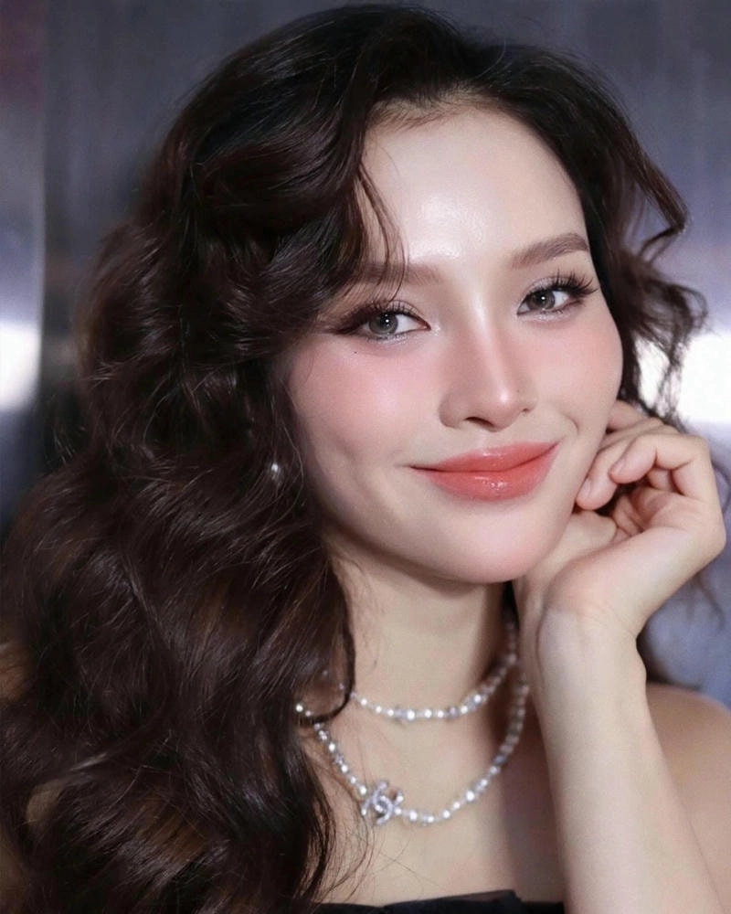 Phương Trinh Jolie xin lỗi gây chú ý cộng đồng mạng