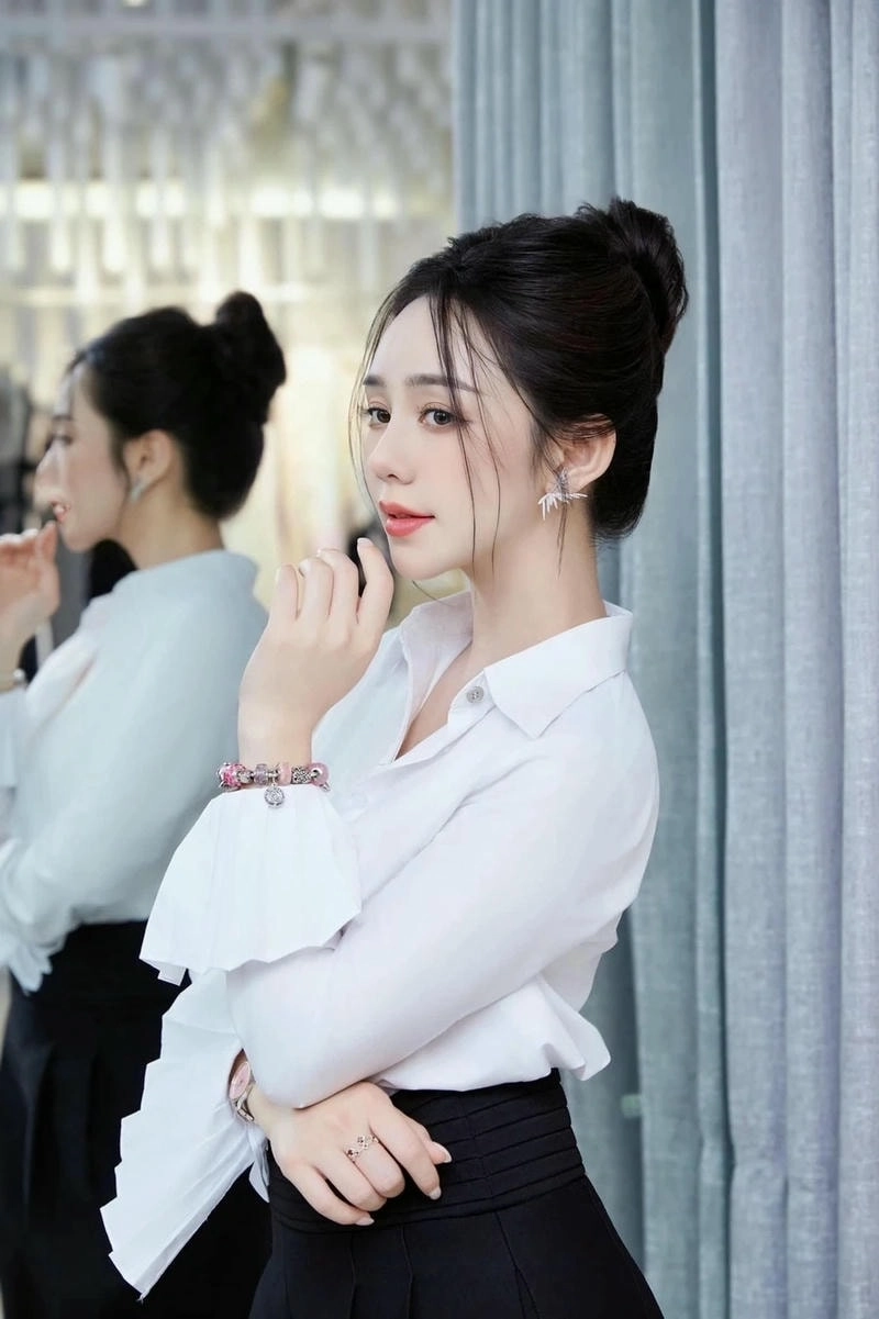 Nhan sắc trẻ trung của Quỳnh Kool