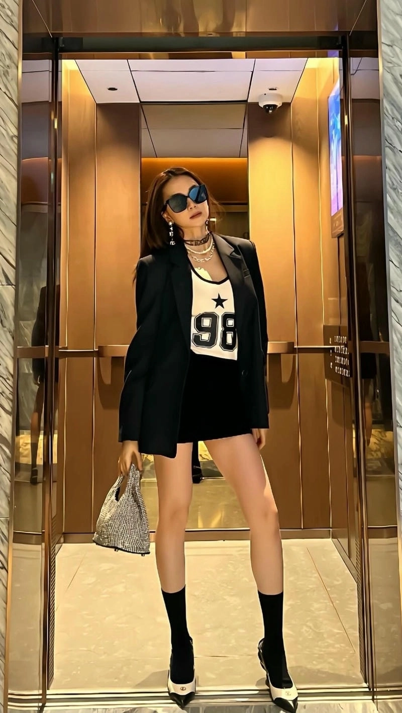 Hình ảnh gần gũi trong Thiều Bảo Trang livestream