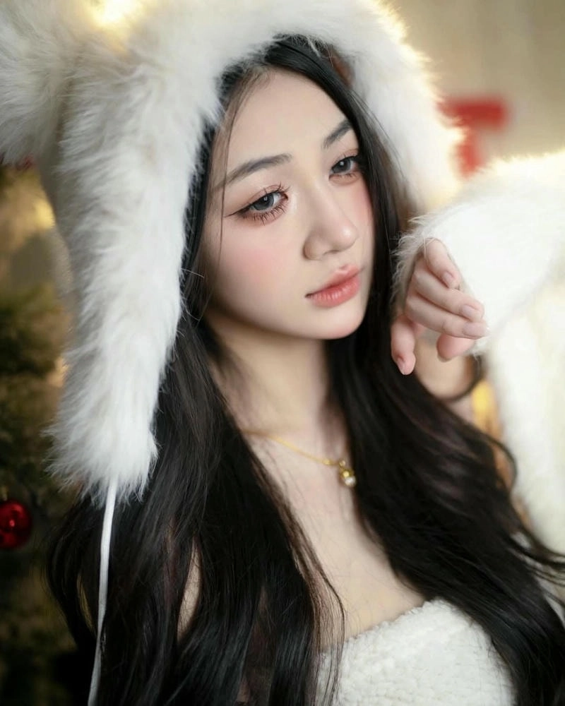 Cư dân mạng thắc mắc Trần Hà Linh là ai