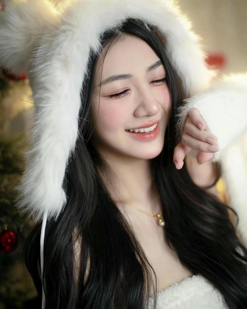 Cơn sốt Trần Hà Linh trend phun nước