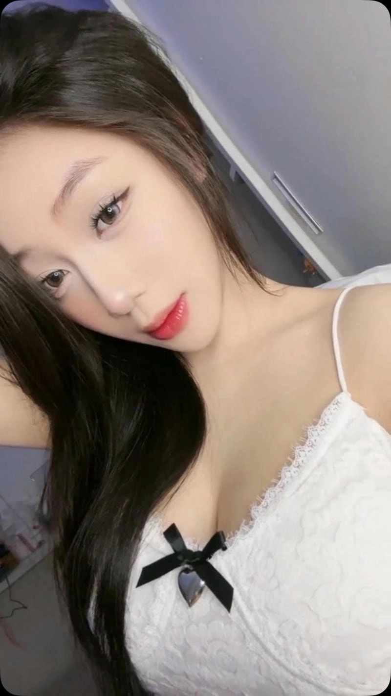 Clip nóng với từ khóa Quat Trần Hà Linh