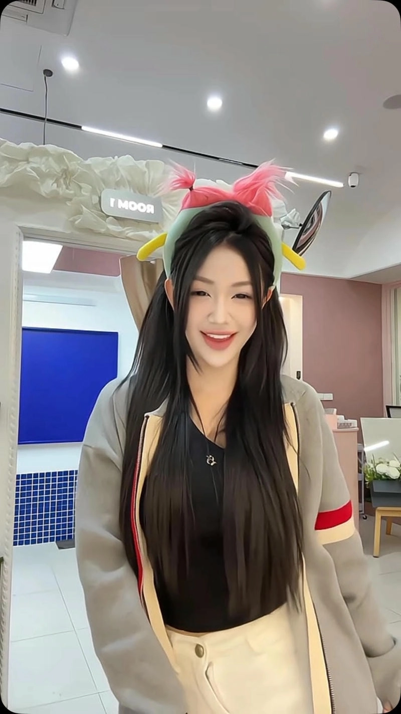 Netizen soi lại Trần Hà Linh quá khứ