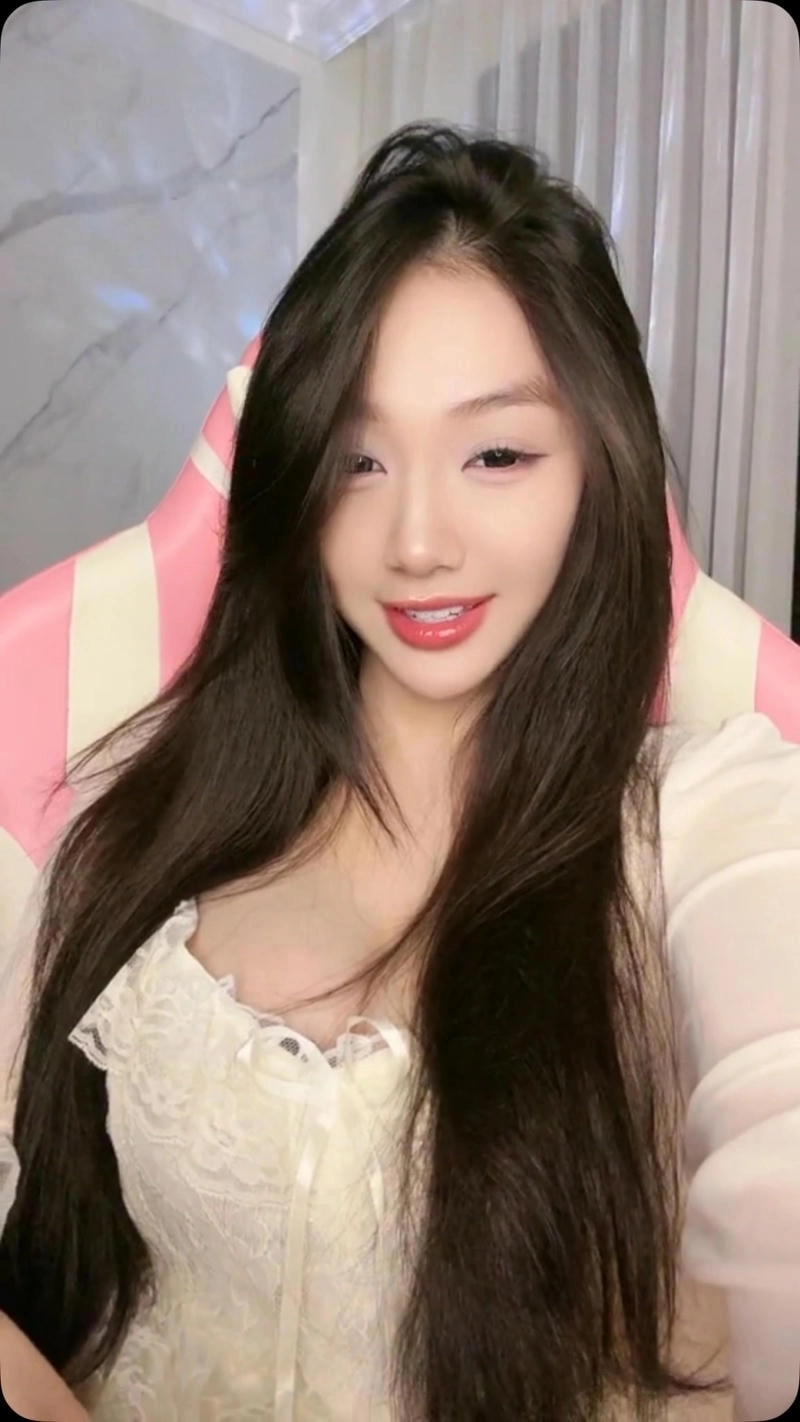 Cộng đồng đồn đoán Trần Hà Linh động tối cổ