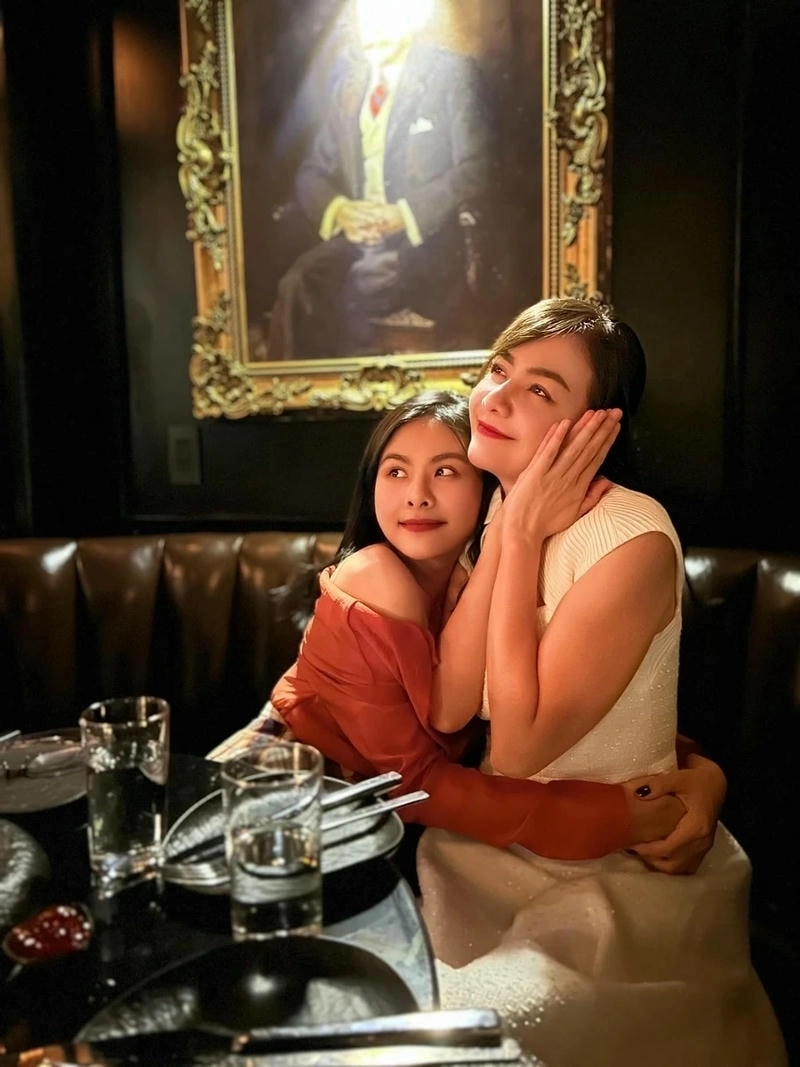 Khác lạ khi Vân Trang hát