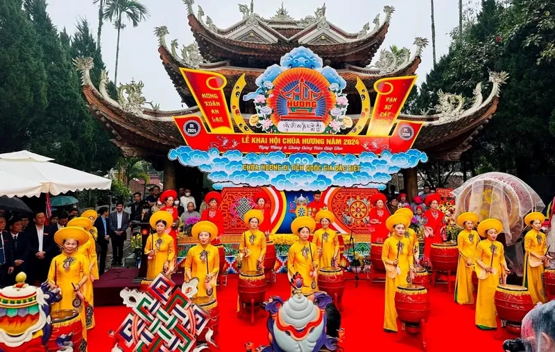 Khám phá vẻ đẹp tâm linh tại Chùa Hương