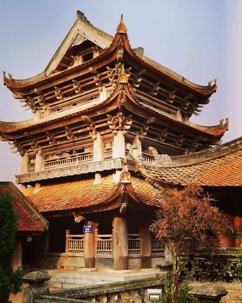 Chùa Keo nổi bật với kiến trúc gỗ cổ kính