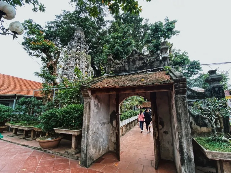 Chùa Mía rêu phong nhuốm màu thời gian xưa cũ