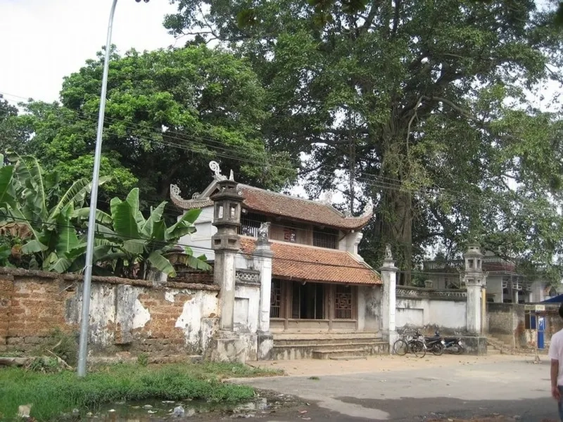 Chùa Mía thu hút du khách bởi nét cổ kính