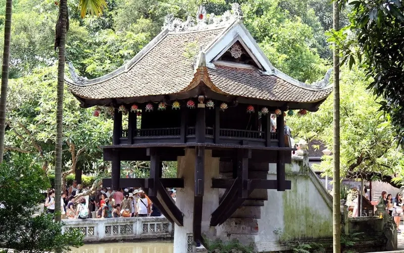 Ghi lại khoảnh khắc tuyệt vời qua hình ảnh của Chùa Một Cột