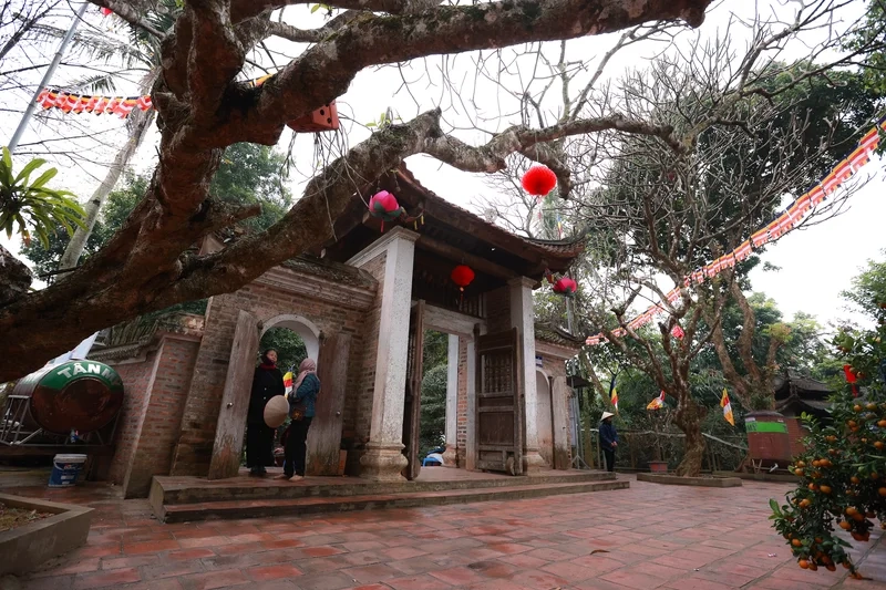 Chùa Tây Phương nổi bật với kiến trúc gỗ cổ kính