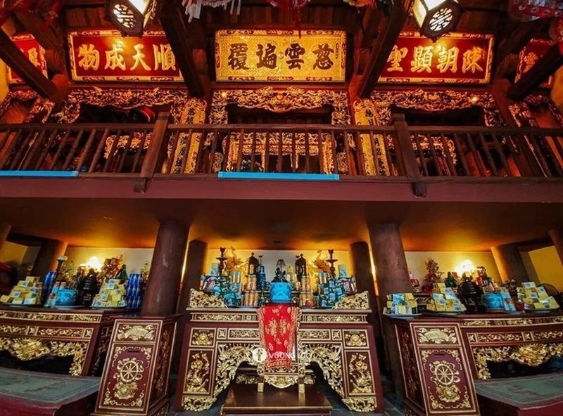 Đền Bạch Mã giữa lòng phố cổ Hà Nội