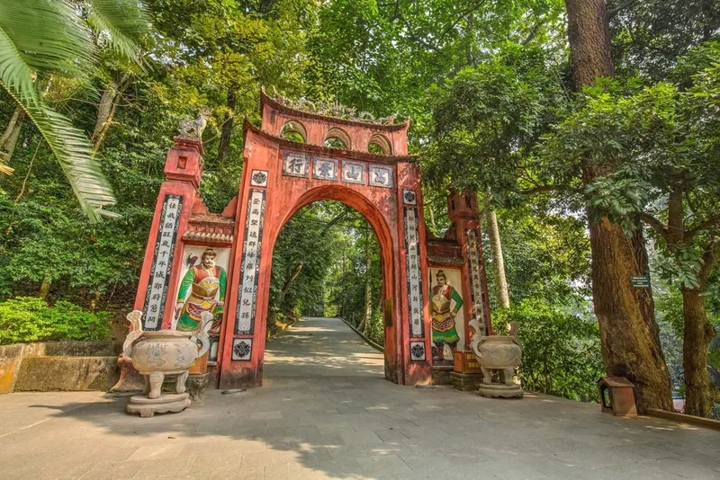 Khám phá vẻ đẹp cổ kính của Đền Hùng Phú Thọ
