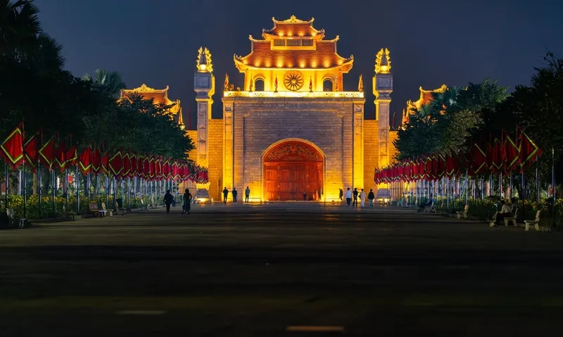 Về Đền Hùng tưởng nhớ công đức các vua Hùng