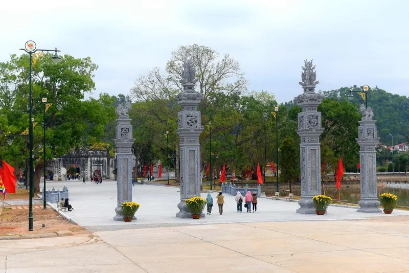 Khám phá không gian yên bình của Đền Kiếp Bạc