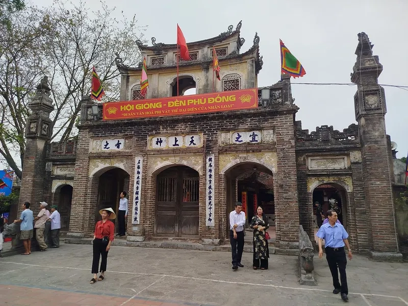 Lễ hội truyền thống tưng bừng ở Đền Phù Đổng