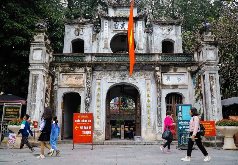 Kinh nghiệm tham quan Đền Quán Thánh