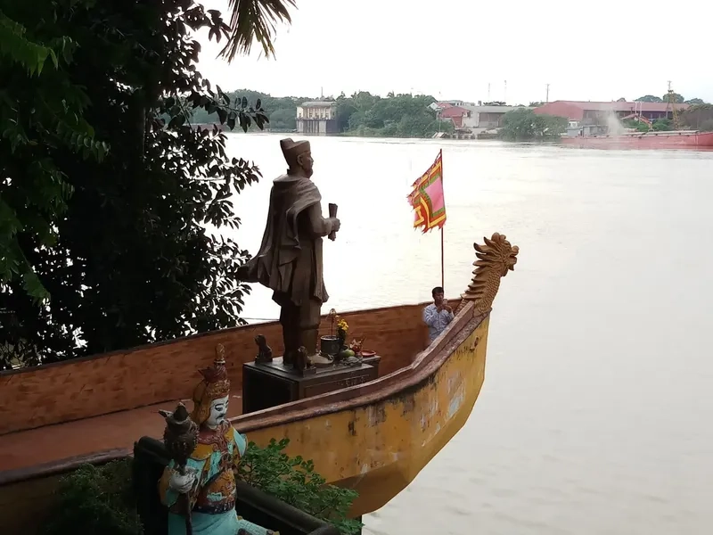 Đền Tam Giang gắn liền với nhiều truyền thuyết xưa