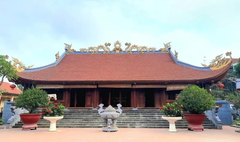 Không gian cổ kính của Đền Tam Giang đầy cuốn hút