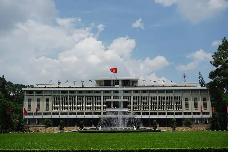 Khám phá Dinh Độc Lập giữa lòng Sài Gòn sôi động