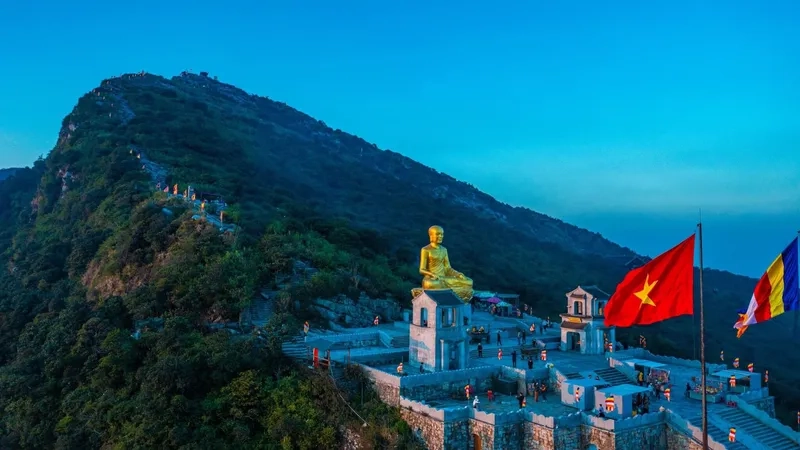 Khám phá lịch sử Phật giáo tại di tích chùa Yên Tử