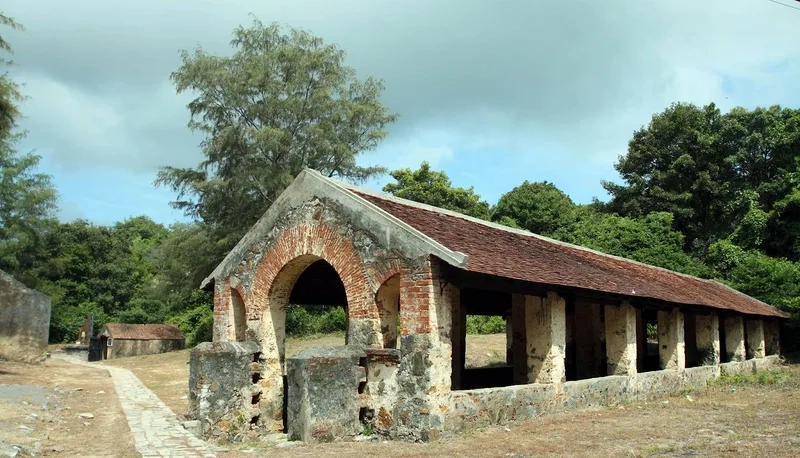 Nhà tù Côn Đảo là một trong những biểu tượng lịch sử đặc biệt của Việt Nam