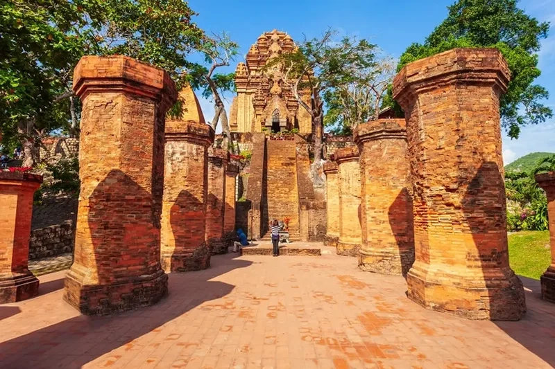 Tháp Bà Ponagar in đậm dấu ấn văn hóa Chăm
